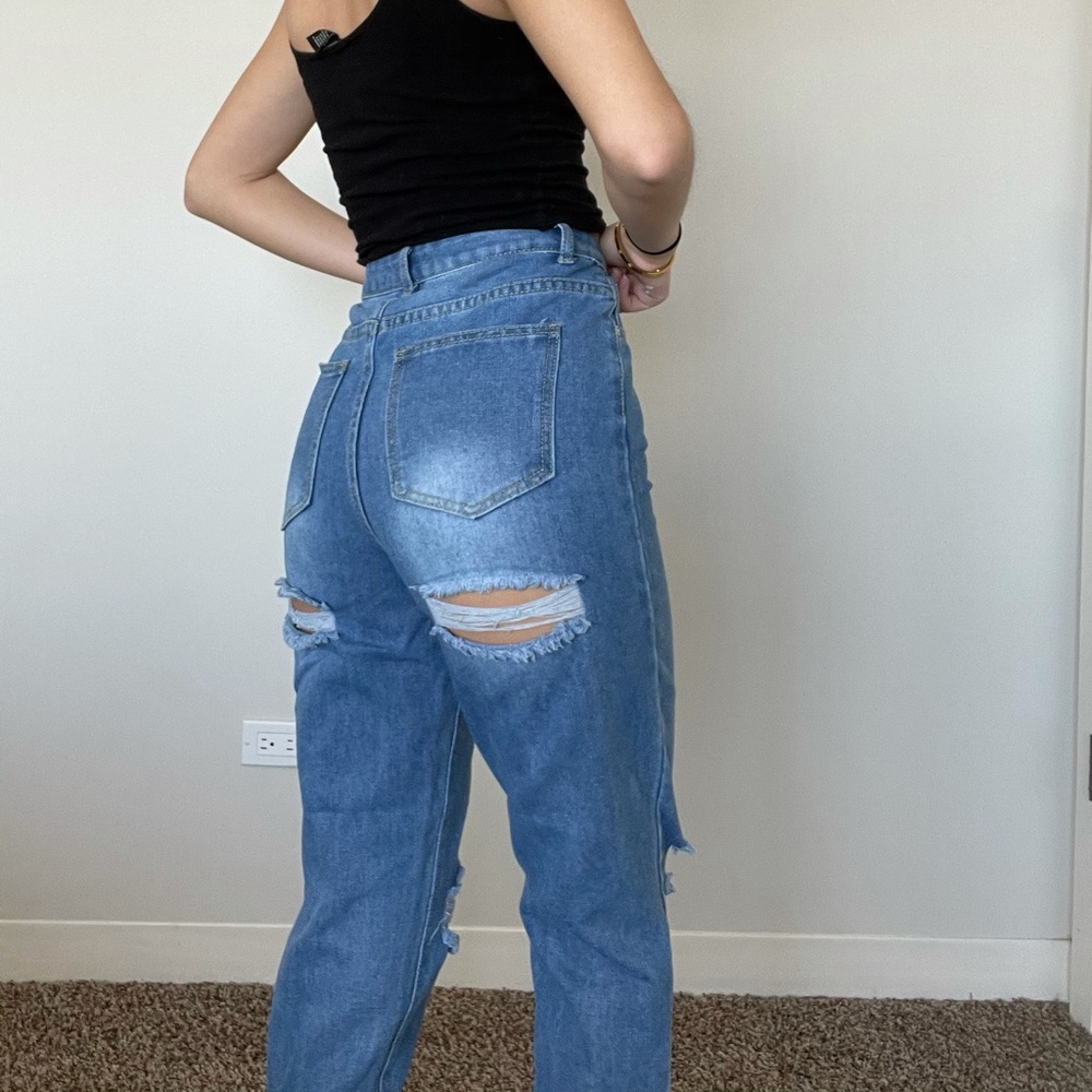 Butt-Rip Jeans